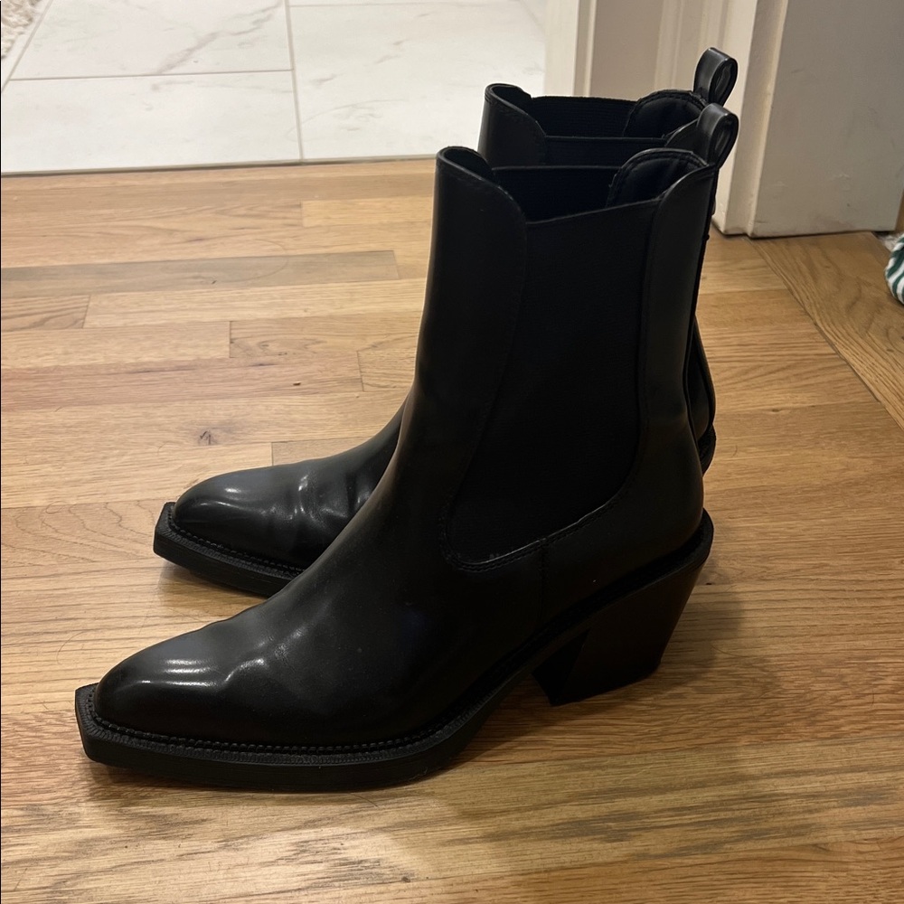Black Heeled Chelsea Boots - Women